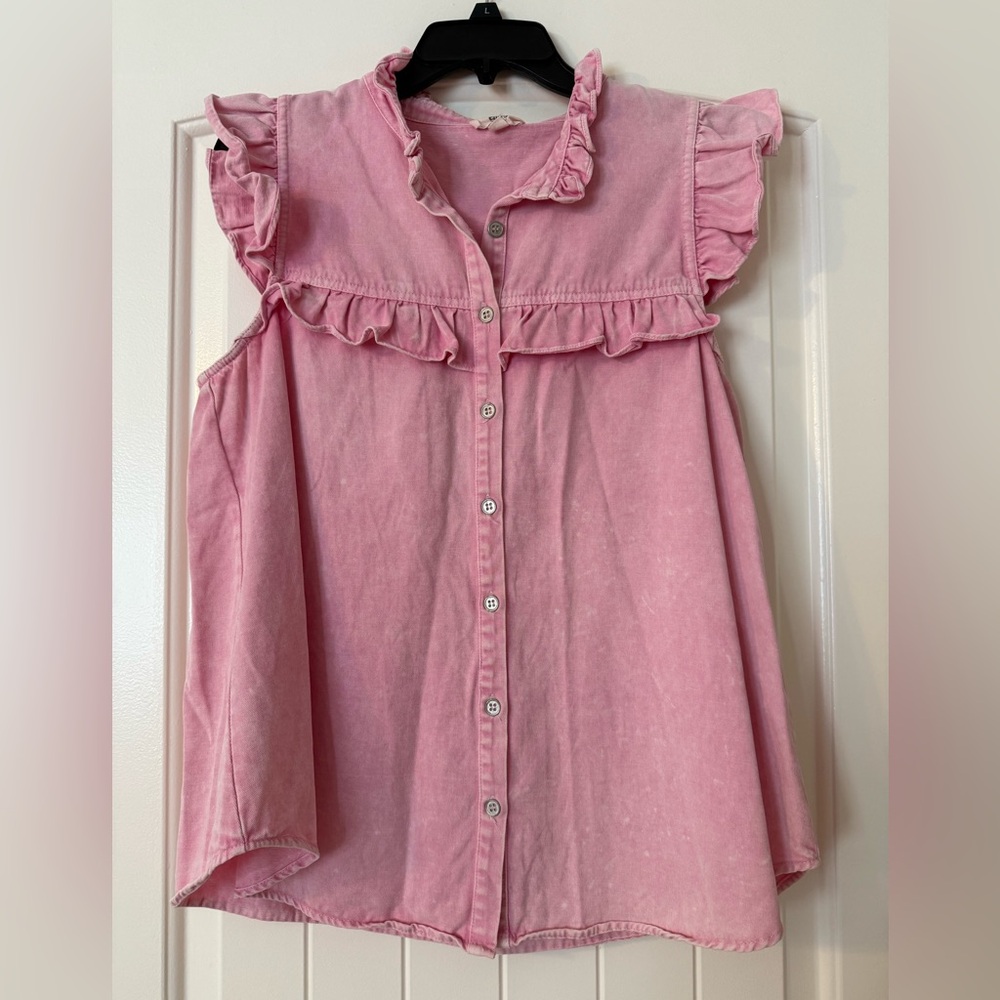 Entro Pink Ruffled Sleeveless Denim Button-Up - Large